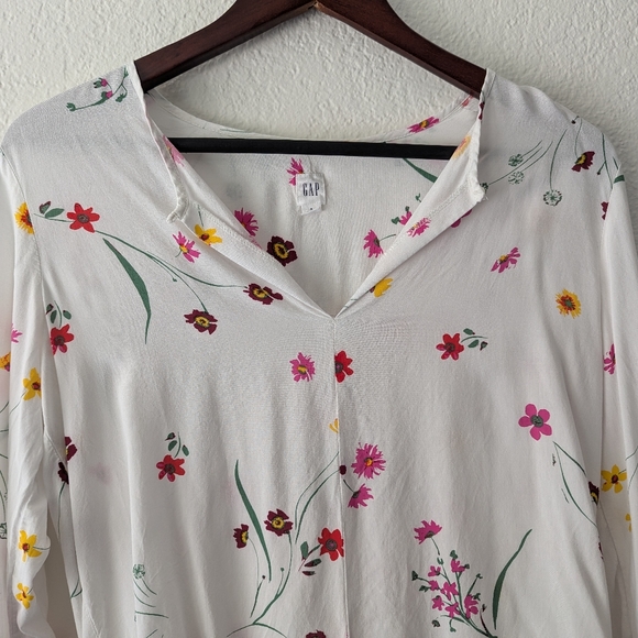 GAP White Pink Floral Blouse Lightweight Long Sleeves Split-Neck Top Size S - Picture 2 of 11